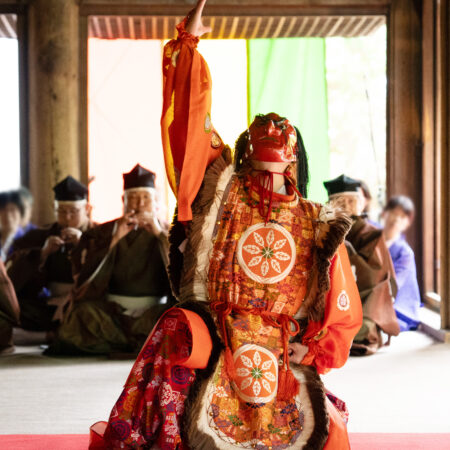 5/17(日) 大和屈指の古刹!霊山寺「薔薇会式・えと祭り」特別参列ツアー【昼食付き】